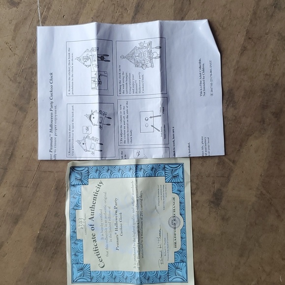 Peanuts Halloween party cuckoo clock - Picture 2 of 3